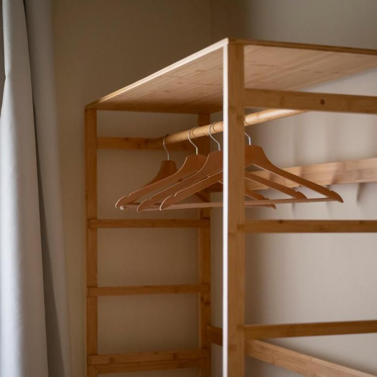 Just Urban Stays - Elegant 2-BR Penthouse with Balcony in City Center - Two-Bedroom Apartment - 27