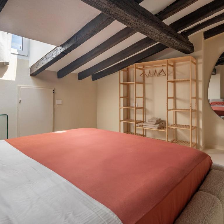 Just Urban Stays - Elegant 2-BR Penthouse with Balcony in City Center - Two-Bedroom Apartment - 19