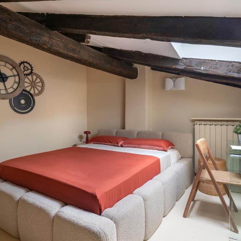 Just Urban Stays - Elegant 2-BR Penthouse with Balcony in City Center - Two-Bedroom Apartment - 17