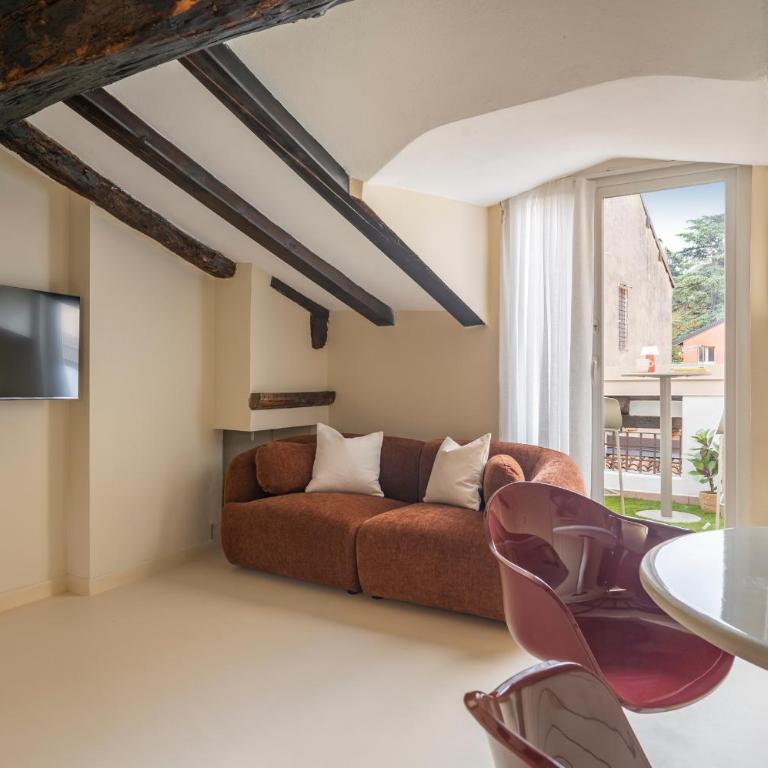 Just Urban Stays - Elegant 2-BR Penthouse with Balcony in City Center - Two-Bedroom Apartment - 33