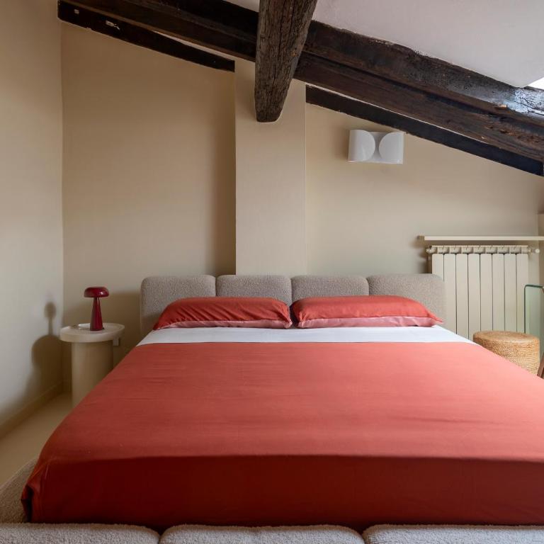 Just Urban Stays - Elegant 2-BR Penthouse with Balcony in City Center - Two-Bedroom Apartment - 15
