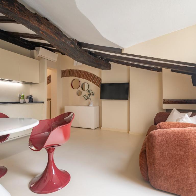 Just Urban Stays - Elegant 2-BR Penthouse with Balcony in City Center - Two-Bedroom Apartment - 11