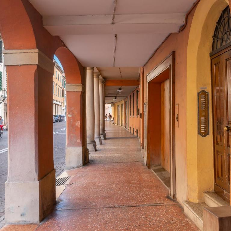 Just Urban Stays - Elegant 2-BR Penthouse with Balcony in City Center - Two-Bedroom Apartment - 51