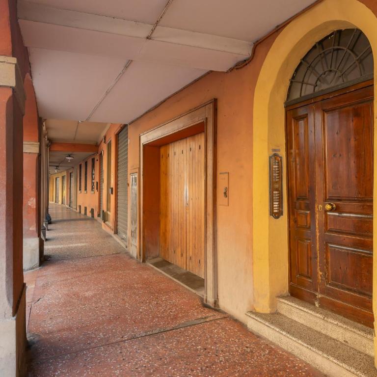 Just Urban Stays - Elegant 2-BR Penthouse with Balcony in City Center - Two-Bedroom Apartment - 52