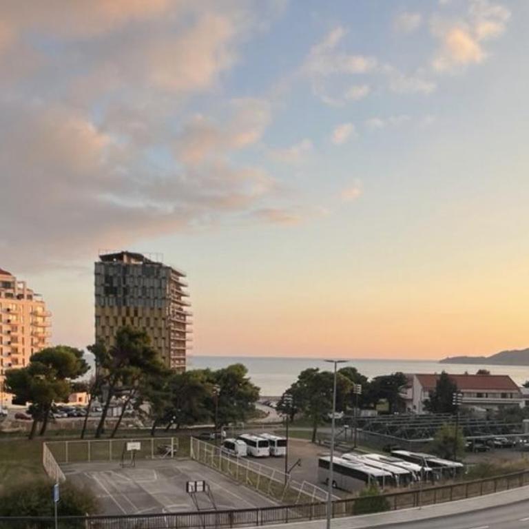 Tamara's Sea View Apartment in Bečići - Apartman sa 1 Spavaćom Sobom - 1