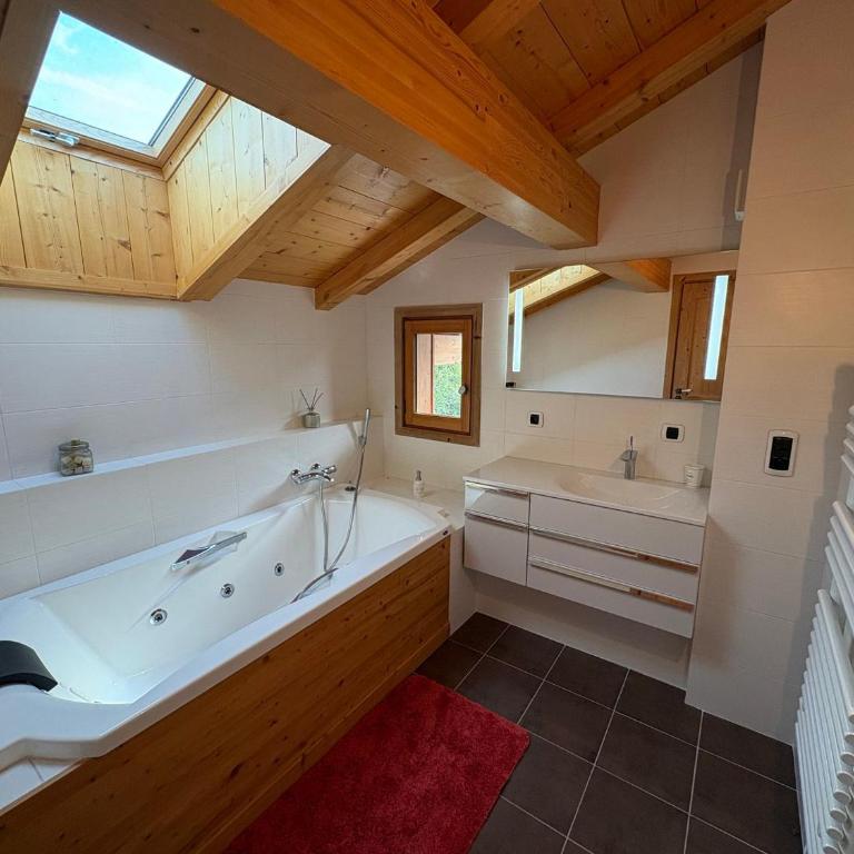 Chalet spacieux - 8 pers., vue montagne - FR-1-293-436 - Chalet - 12