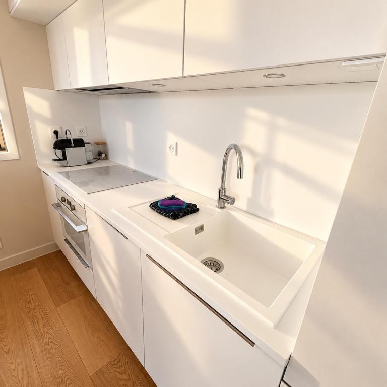 ABACA - Escapade lumineuse avec aperçu mer et parking privé - Apartment mit 2 Schlafzimmern, einem Balkon und Meerblick - 24