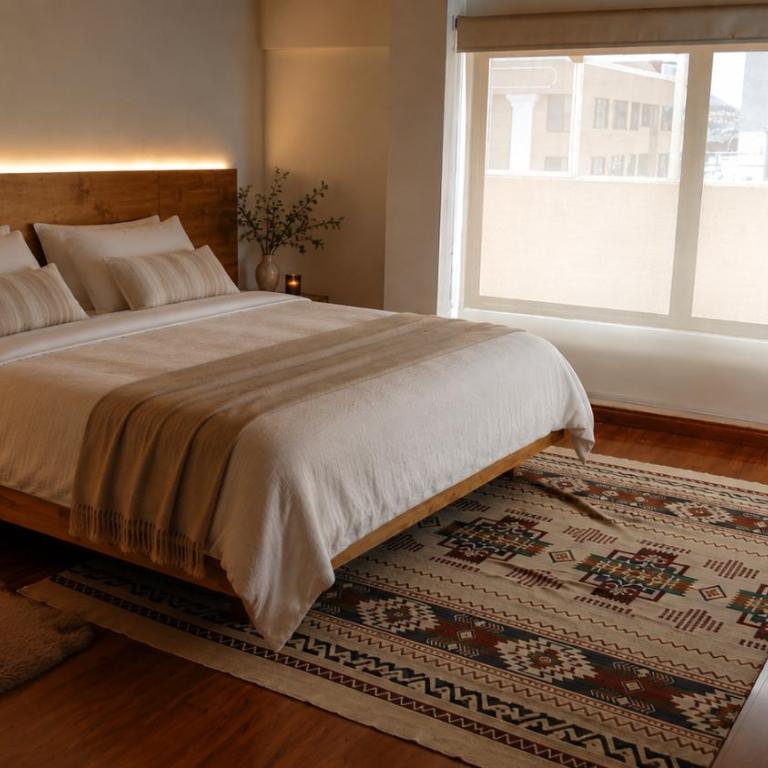 Penthouse Suite in the Heart of Quito - Habitación Doble con bañera de hidromasaje - 2