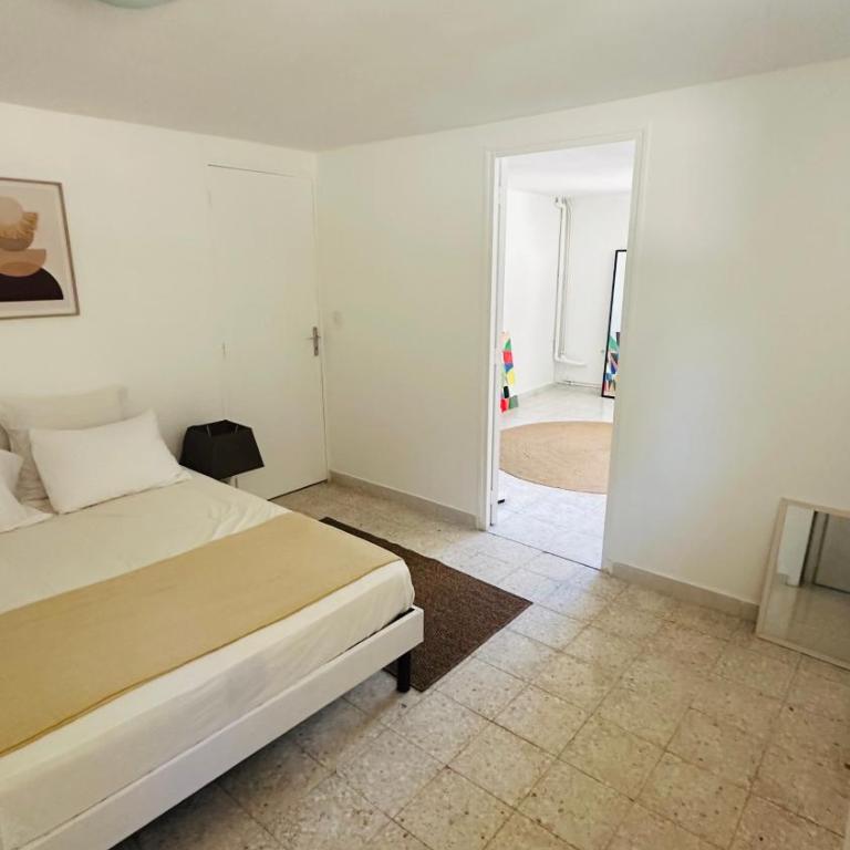 Suite propre calme 2 pièces Marseille 12eme résidentiel - Chambre Quadruple avec Salle de Bains Privative - 3
