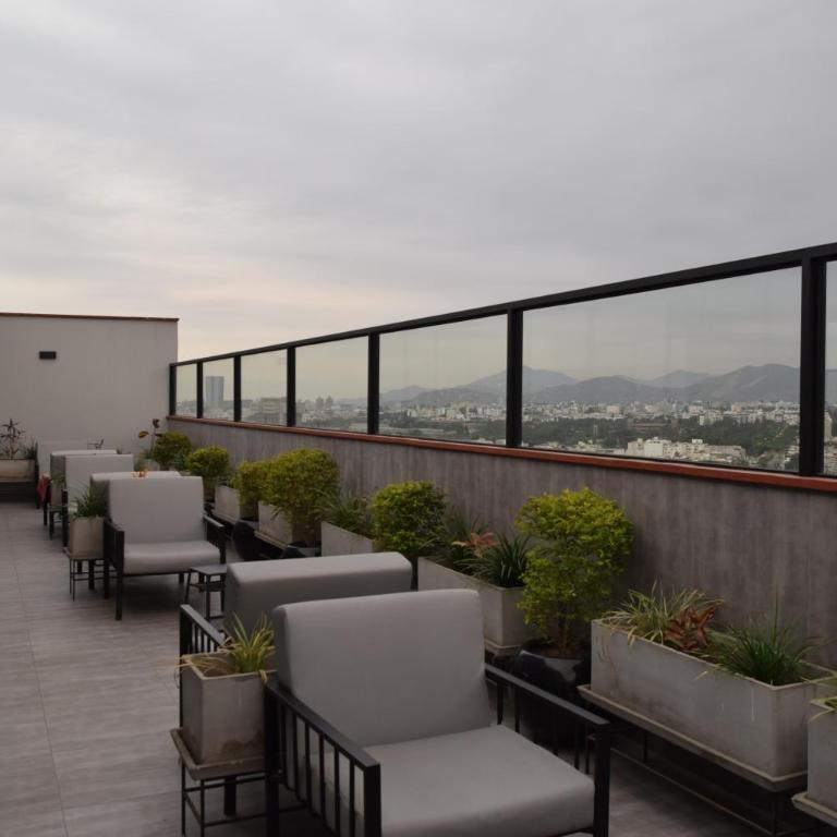 HERMOSO DEPARTAMENTO EN CHACARILLAs SURCO - Apartamento de 2 dormitorios con balcón - 13