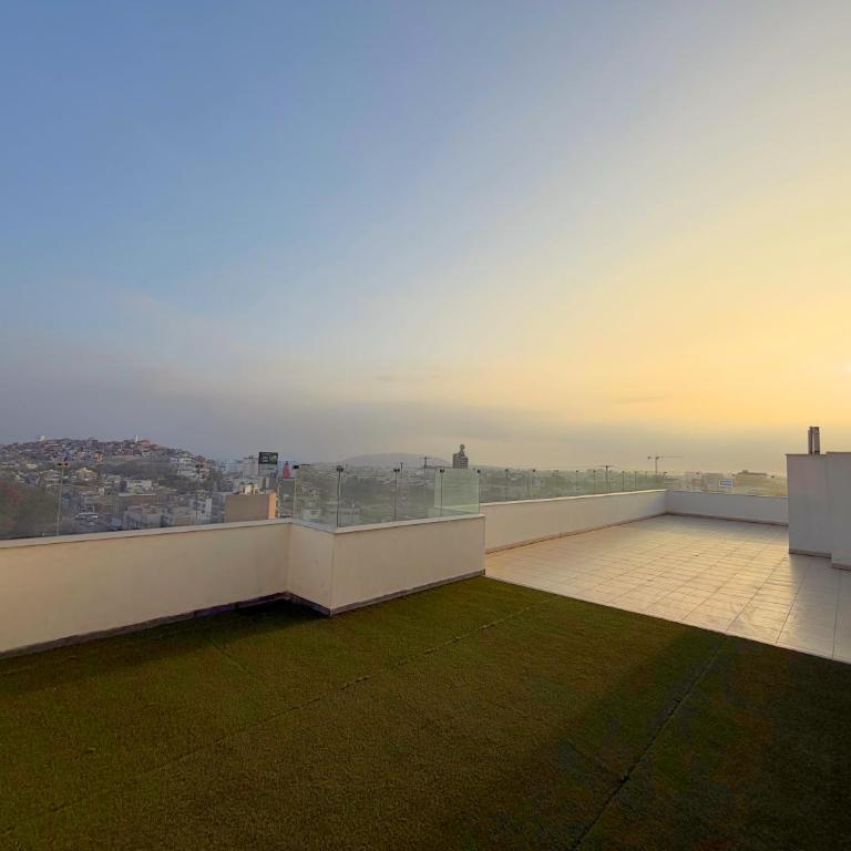 Amplio depa familiar en Surco con 3 dormitorios y cochera - Apartamento Deluxe - 33