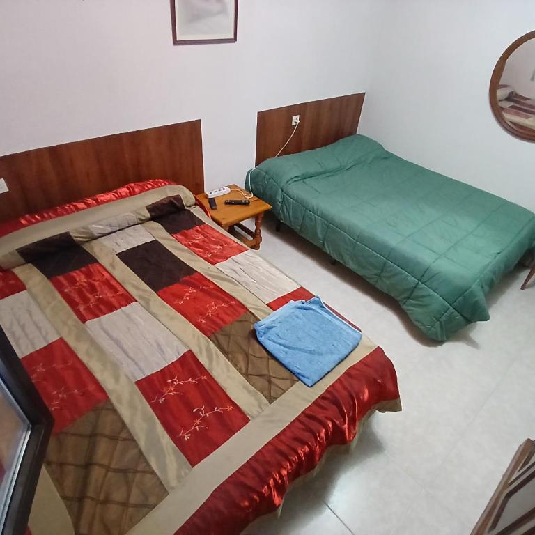 Habitacion Privada Matrimonio Familiar en Toledo - Dreibettzimmer mit Dusche - 1