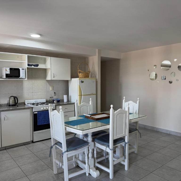 Departamento completo cerca del Estadio Único SDE - Two-Bedroom Apartment - 3