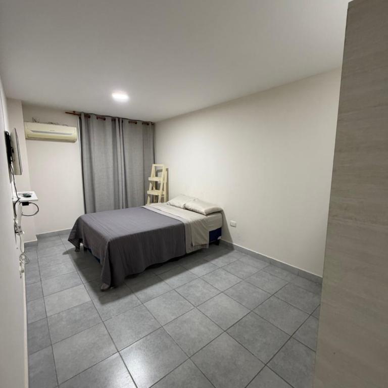 Departamento completo cerca del Estadio Único SDE - Two-Bedroom Apartment - 17