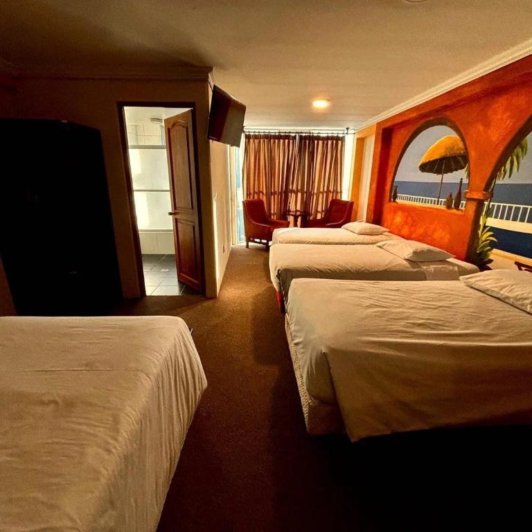 Hotel Berlina - Habitación Cuádruple Clásica - 3