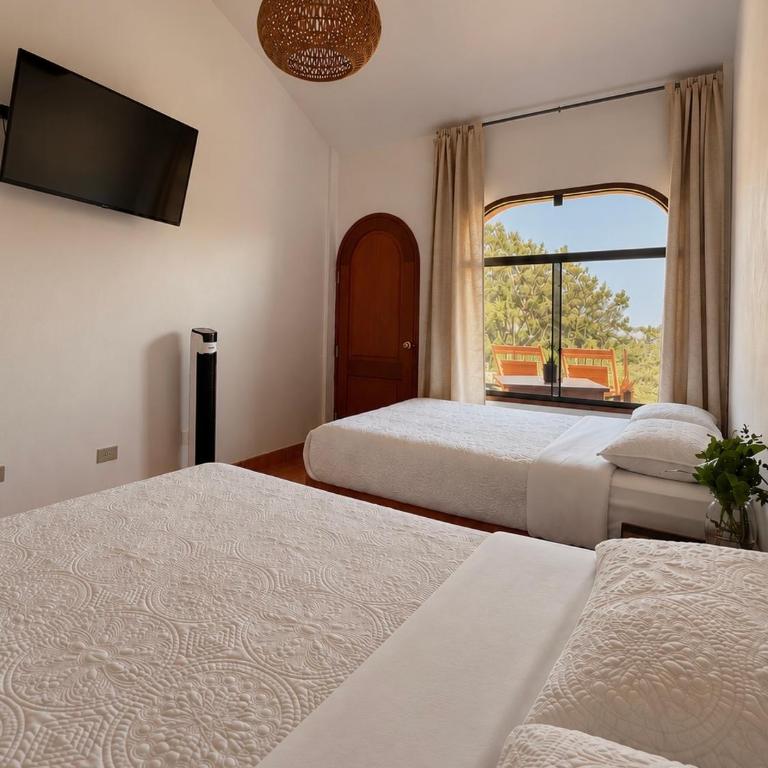 Rosa Estela - Family Room with Balcony - 1