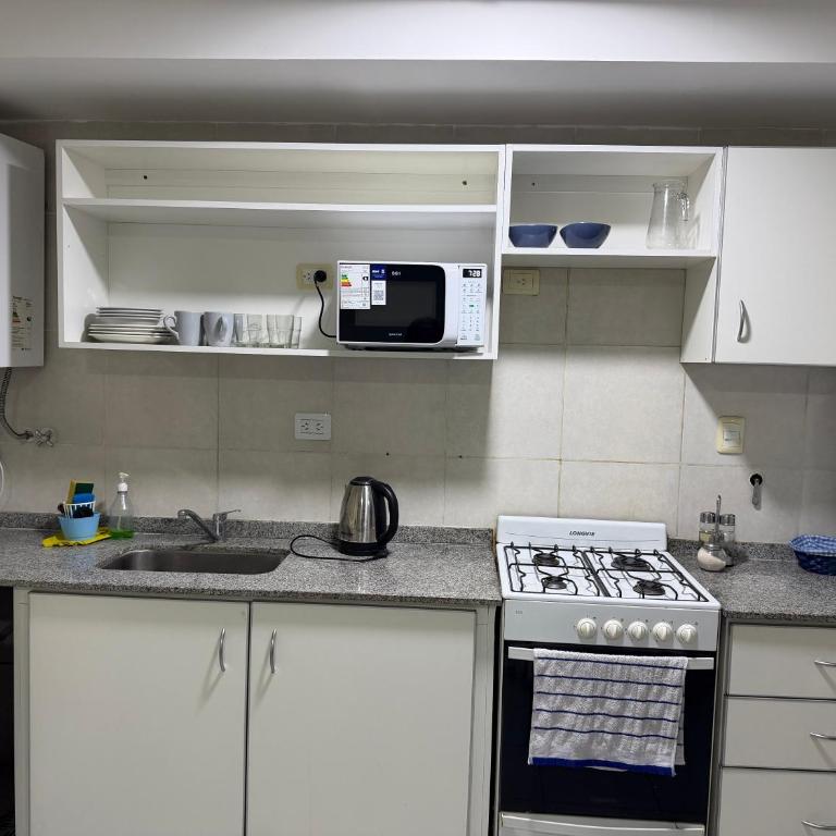 Departamento completo cerca del Estadio Único SDE - Two-Bedroom Apartment - 2