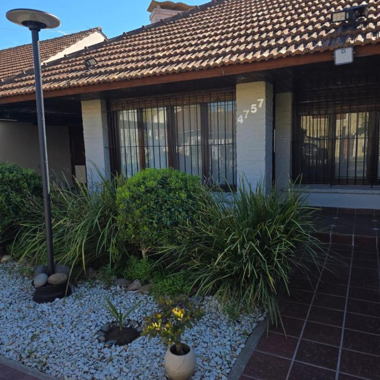 Casa Familiar en Constitución, Pileta, Parque y Quincho - Three-Bedroom Townhouse - 2