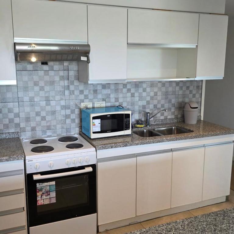 Departamento Céntrico Super Completo con Cochera y Parrilla - Two-Bedroom Apartment - 25