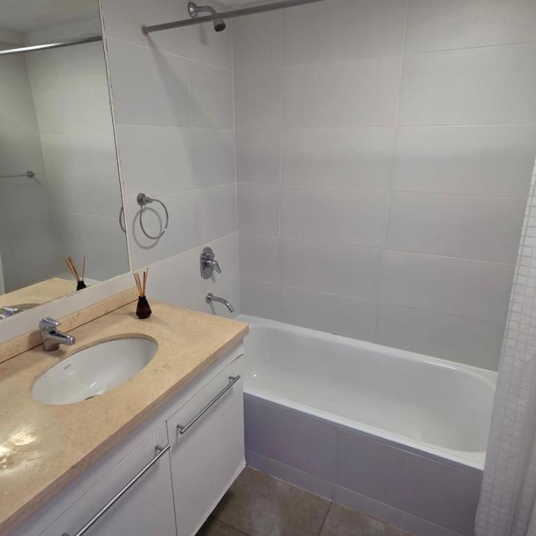 Departamento Céntrico Super Completo con Cochera y Parrilla - Two-Bedroom Apartment - 9