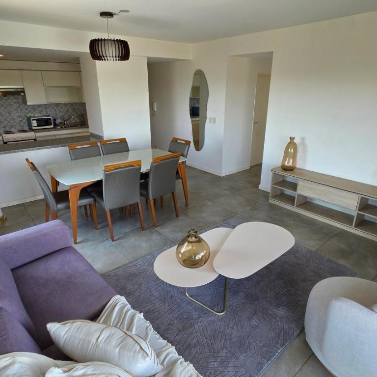Departamento Céntrico Super Completo con Cochera y Parrilla - Two-Bedroom Apartment - 80