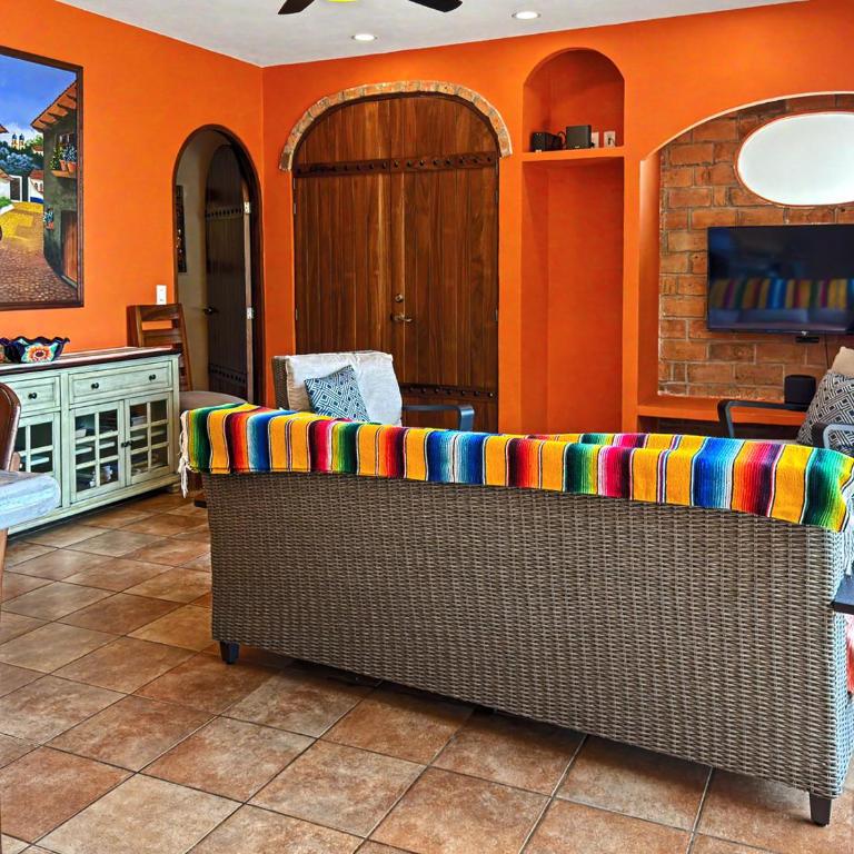 Ivan's Bella Vista Top-Floor 2BR, Ocean Views, Heated Pool, Walk to Malecón - Apartment - 1