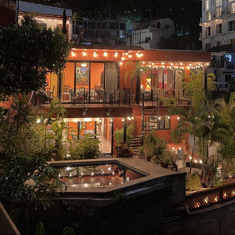 Ivan's Bella Vista Top-Floor 2BR, Ocean Views, Heated Pool, Walk to Malecón - Apartment - 5