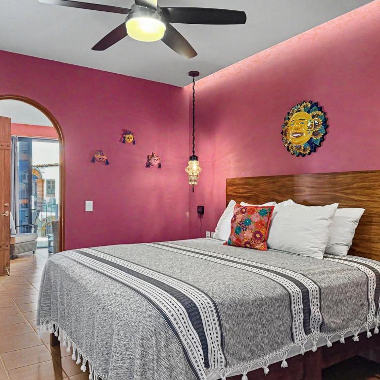 Ivan's Bella Vista Top-Floor 2BR, Ocean Views, Heated Pool, Walk to Malecón - Apartment - 4