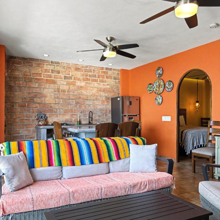 Ivan's Bella Vista Top-Floor 2BR, Ocean Views, Heated Pool, Walk to Malecón - Apartment - 9