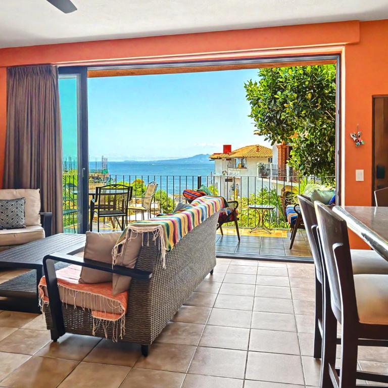 Ivan's Bella Vista Top-Floor 2BR, Ocean Views, Heated Pool, Walk to Malecón - Apartment - 14