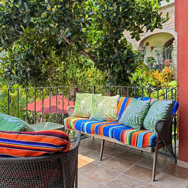 Ivan's Bella Vista Top-Floor 2BR, Ocean Views, Heated Pool, Walk to Malecón - Apartment - 15