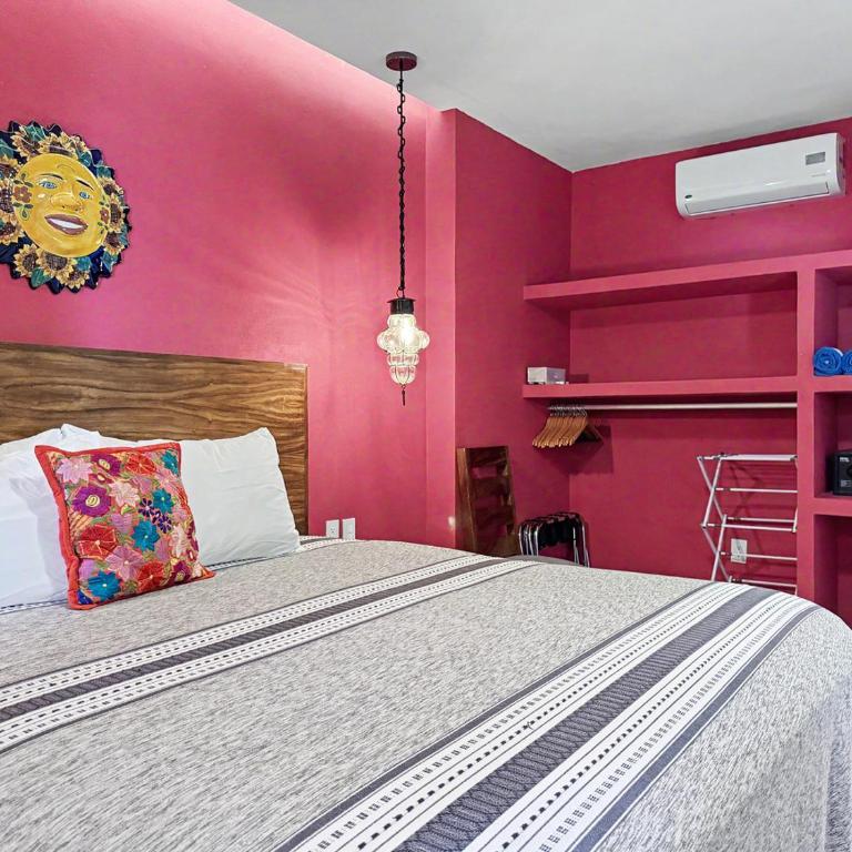 Ivan's Bella Vista Top-Floor 2BR, Ocean Views, Heated Pool, Walk to Malecón - Apartment - 25
