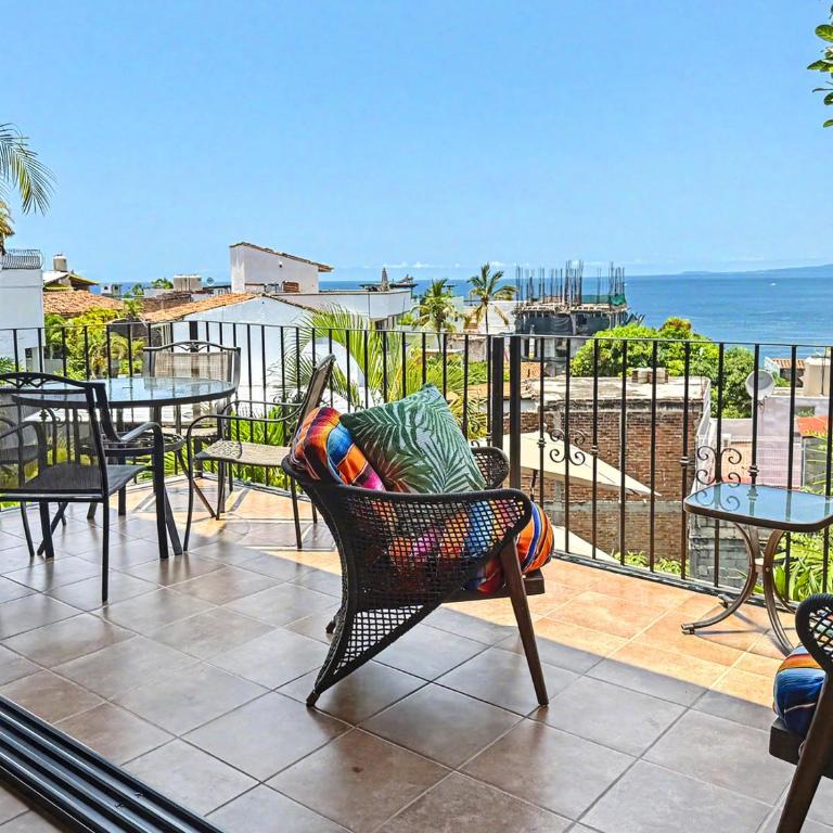 Villa Amistad Entire 6BR Ocean-View Villa, Private Heated Pool, Walk to Town - Villa - 16