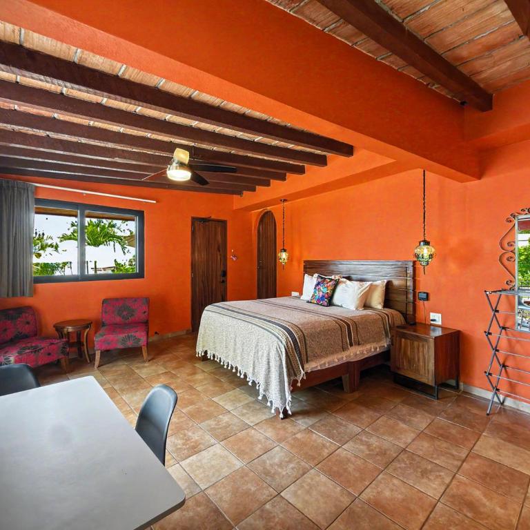 Jonathan's Lugar Cozy Studio, Artisan Tiles, Heated Pool, Walk to Malecón - Apartment - 6