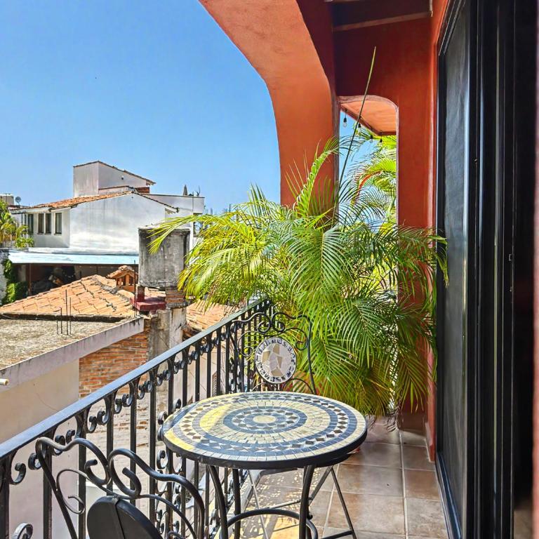Jonathan's Lugar Cozy Studio, Artisan Tiles, Heated Pool, Walk to Malecón - Apartment - 11