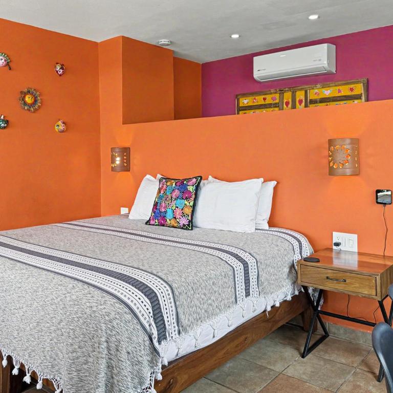 Villa Amistad Entire 6BR Ocean-View Villa, Private Heated Pool, Walk to Town - Villa - 23