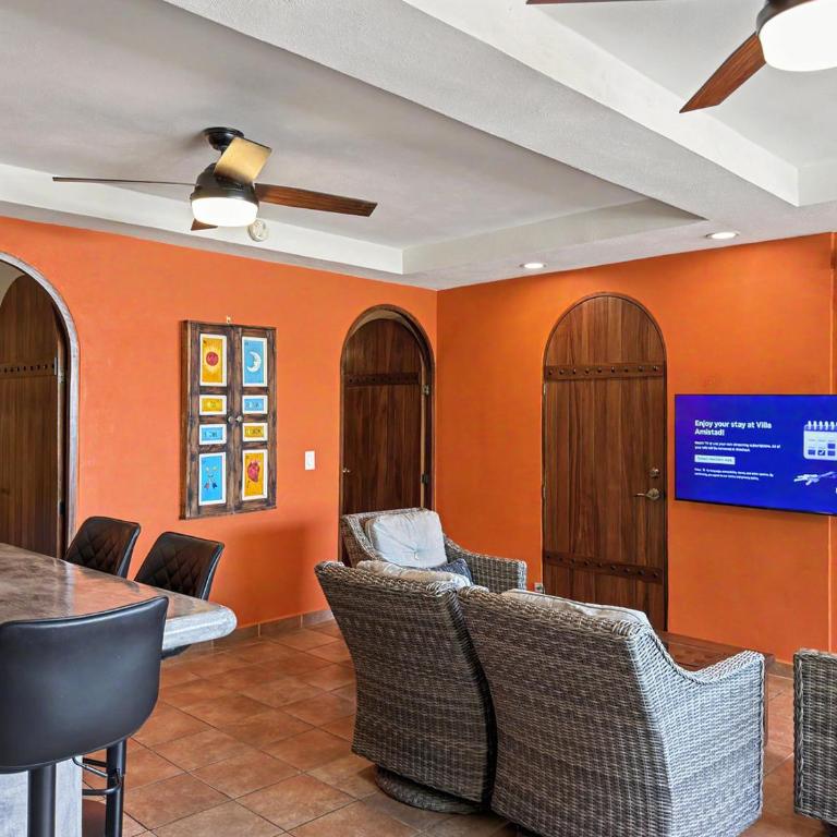 Villa Amistad Entire 6BR Ocean-View Villa, Private Heated Pool, Walk to Town - Villa - 45