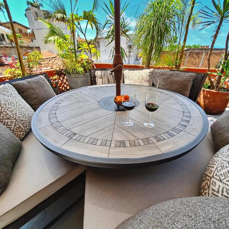 Villa Amistad Entire 6BR Ocean-View Villa, Private Heated Pool, Walk to Town - Villa - 79