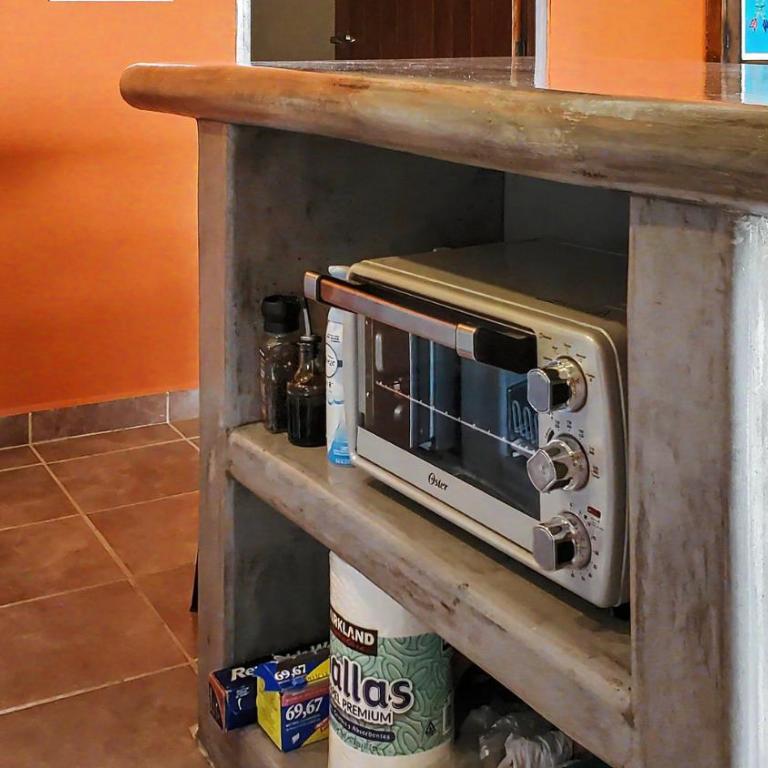 Las Brisas Main-Level 3BR, Private Terrace, Heated Pool, Walk to Malecón - Apartamento - 11