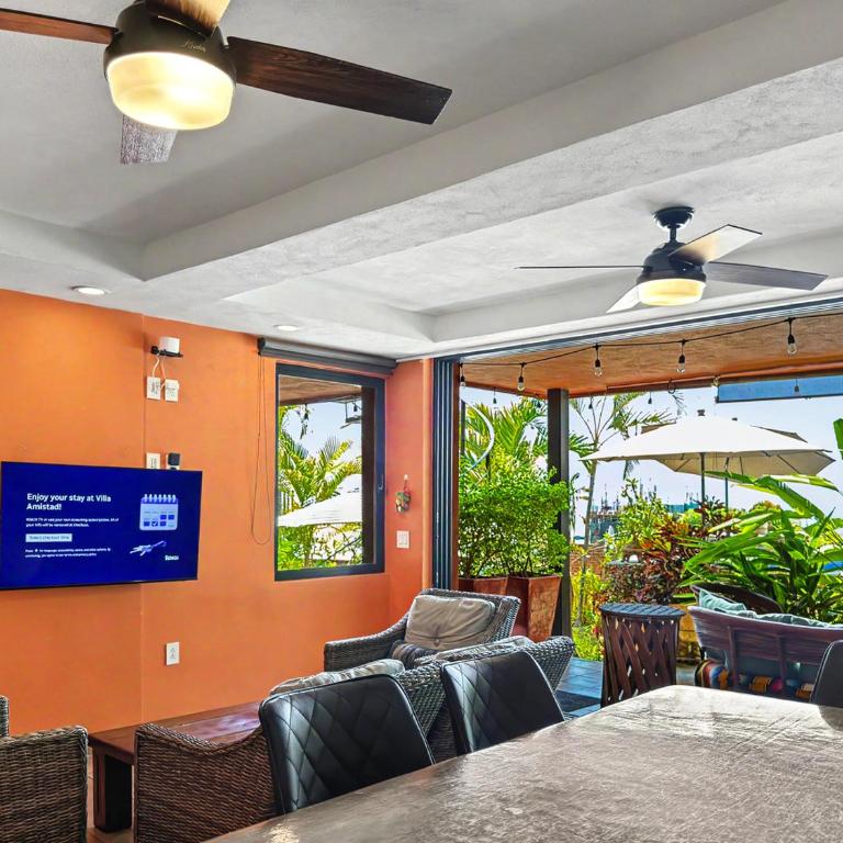 Las Brisas Main-Level 3BR, Private Terrace, Heated Pool, Walk to Malecón - Apartamento - 13