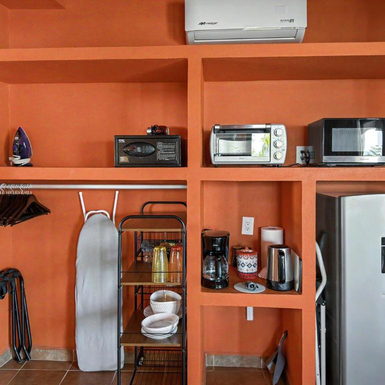 Las Brisas Main-Level 3BR, Private Terrace, Heated Pool, Walk to Malecón - Apartamento - 24