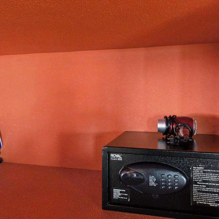 Las Brisas Main-Level 3BR, Private Terrace, Heated Pool, Walk to Malecón - Apartamento - 27