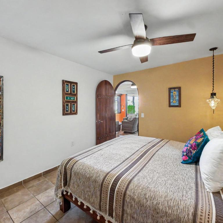 Las Brisas Main-Level 3BR, Private Terrace, Heated Pool, Walk to Malecón - Apartamento - 31