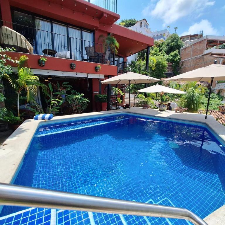 Las Brisas Main-Level 3BR, Private Terrace, Heated Pool, Walk to Malecón - Apartamento - 40
