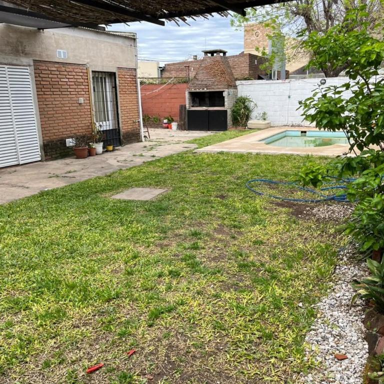 Casa para 9 personas patio,pileta y parrillero - Vacation Home - 9