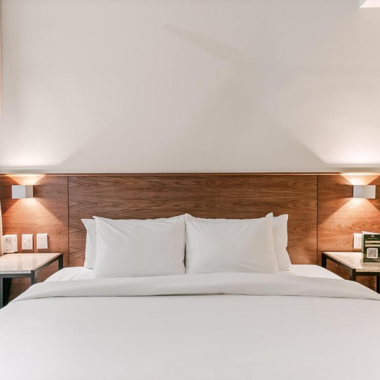 Wenceslao By Homirent - Suite con cama grande y balcón - 25