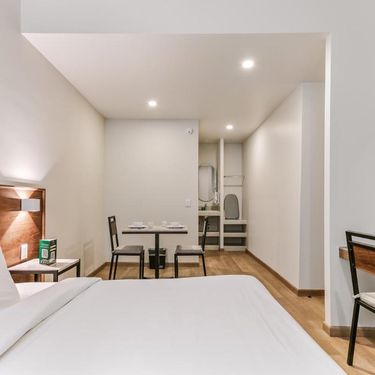 Wenceslao By Homirent - Suite con cama grande y balcón - 5