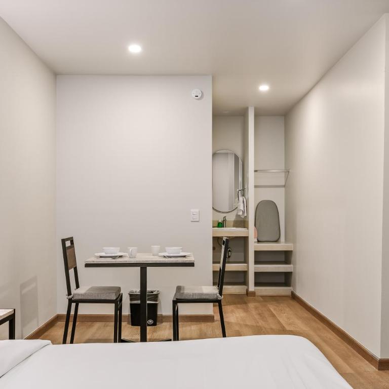 Wenceslao By Homirent - Suite con cama grande y balcón - 3