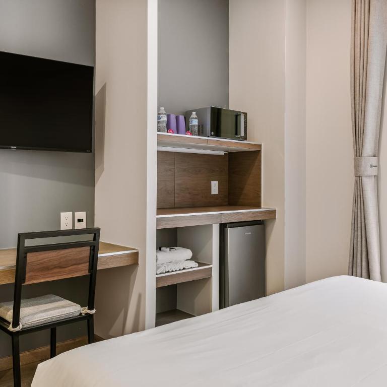 Wenceslao By Homirent - Suite con cama grande y balcón - 10
