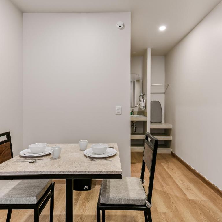 Wenceslao By Homirent - Suite con cama grande y balcón - 9